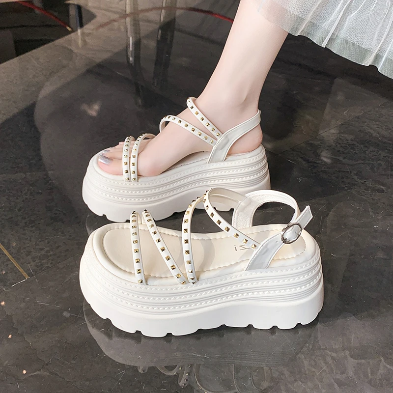 8cm厚底凉鞋女2025夏季新款网红百搭小个子增高外穿配裙子松糕鞋