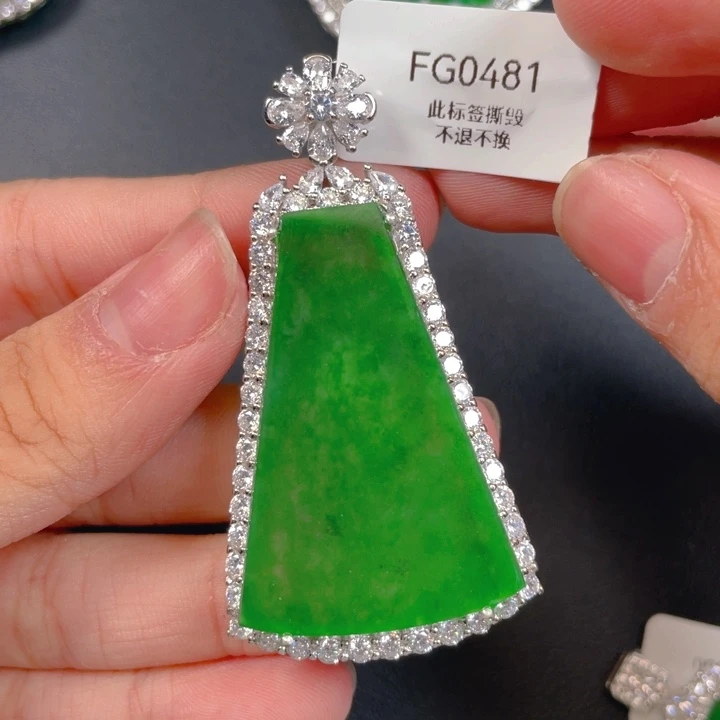 【闪购商品】颈饰银S925镶嵌翡翠半*糖翡翠