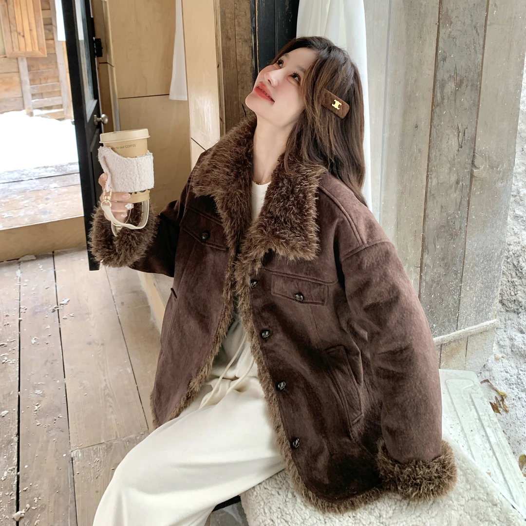 美拉德咖色毛绒拼接麂皮绒外套女冬季2025新款设计感皮毛一体棉服