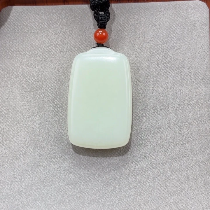 L***森和田玉未镶嵌颈饰