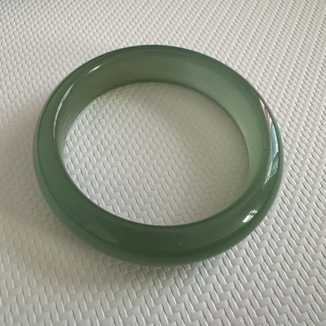 梅子青款式玉石镯子送女友妈妈的佳品高冰绿色女款菠菜绿时尚