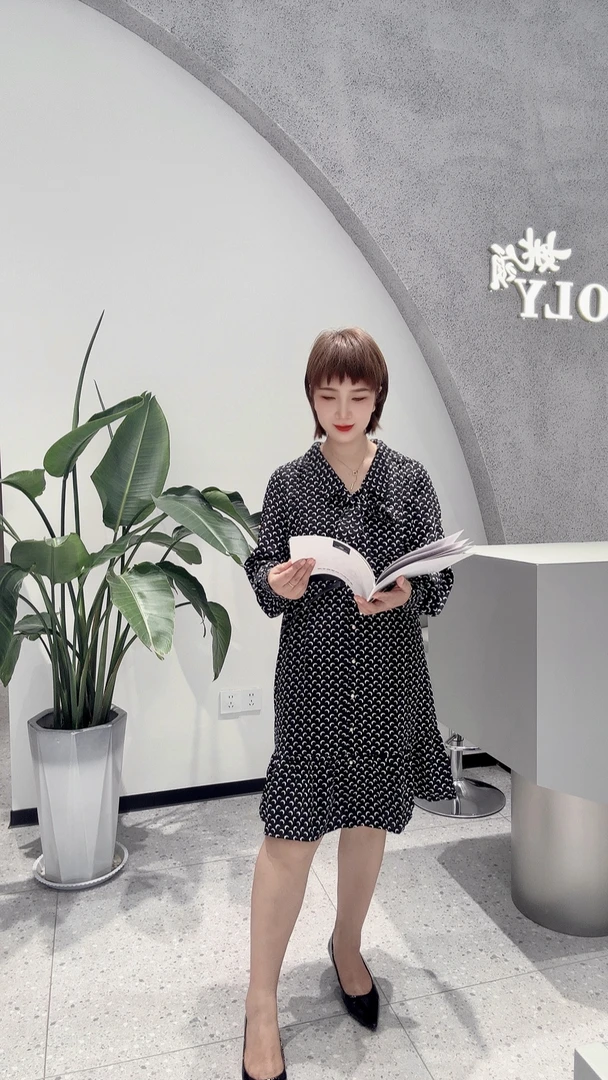 姚领YAOLY印花连衣裙女装黑白长袖黑色裙子