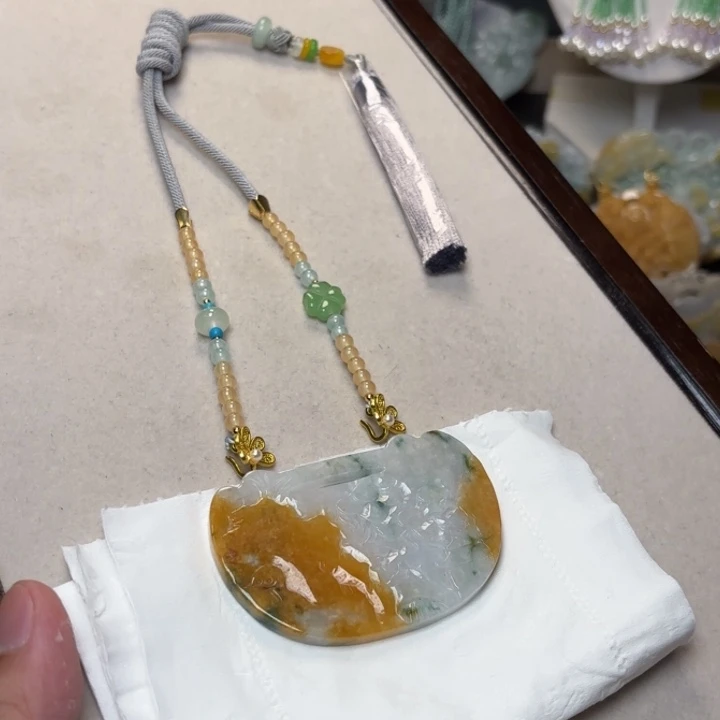 翡翠未镶嵌颈饰吊坠