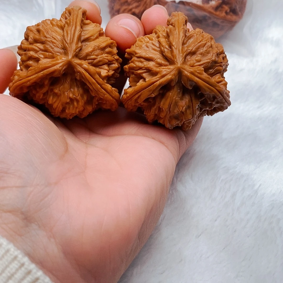 十***.文玩核桃吊坠三棱