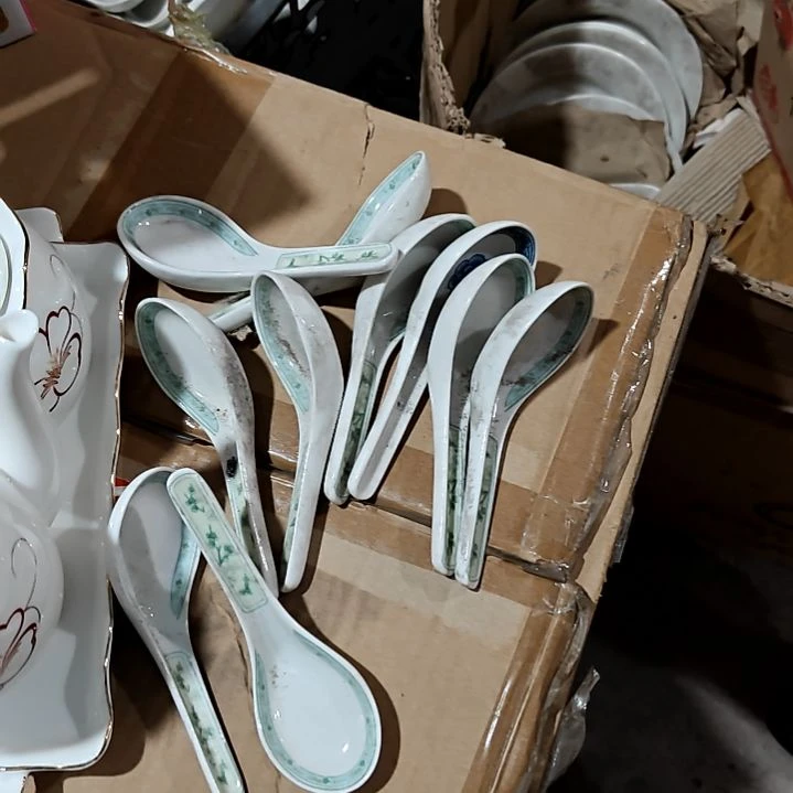 摆件陶瓷盘子碗啥都有