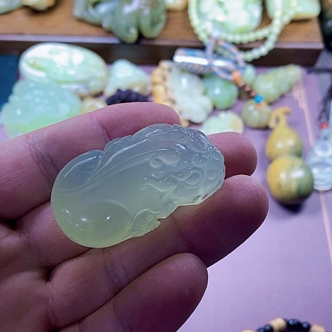 未镶嵌蛇纹石玉颈饰