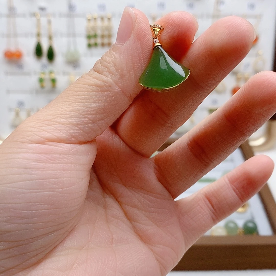 锁***芯和田玉18K金镶嵌吊坠(不含链)