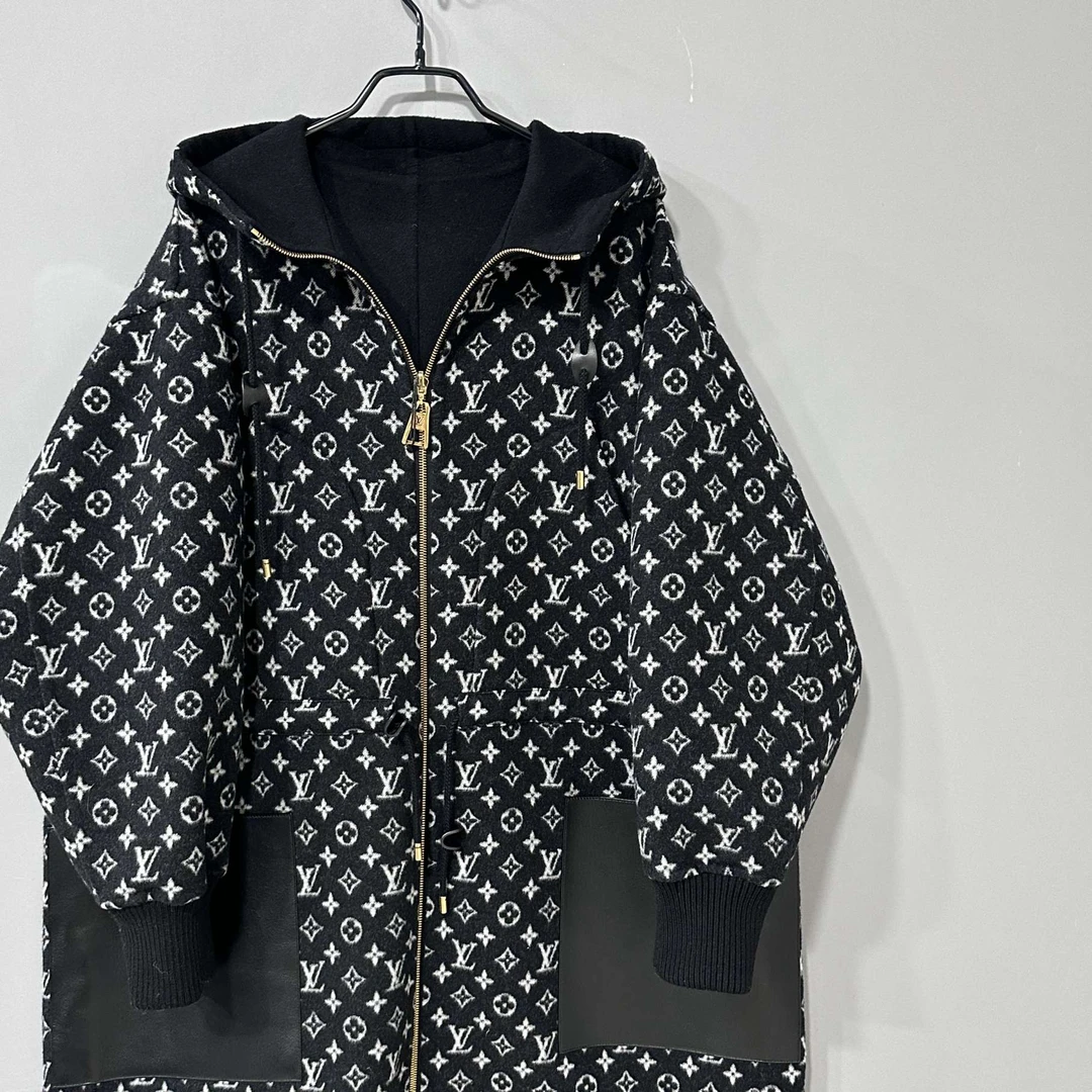 全新未使用 LV LV/双面穿满印拼皮口袋大衣 /全新/40码/92160