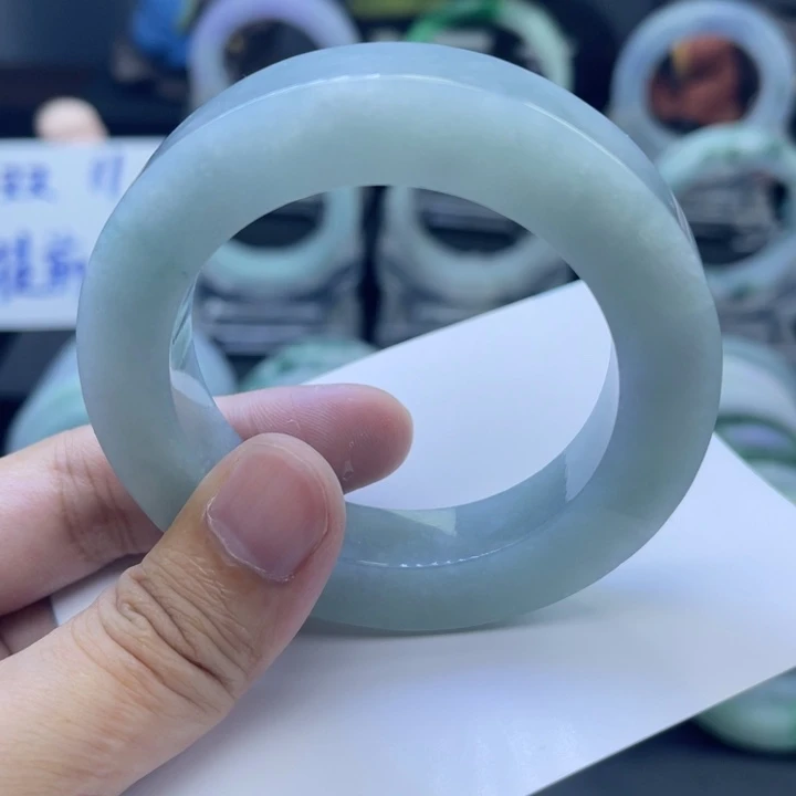 定制翡翠未镶嵌手镯