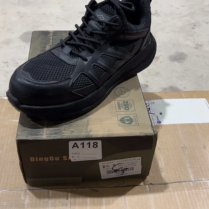 118号。 43码防砸防刺劳保鞋。鞋底磨损介意勿拍