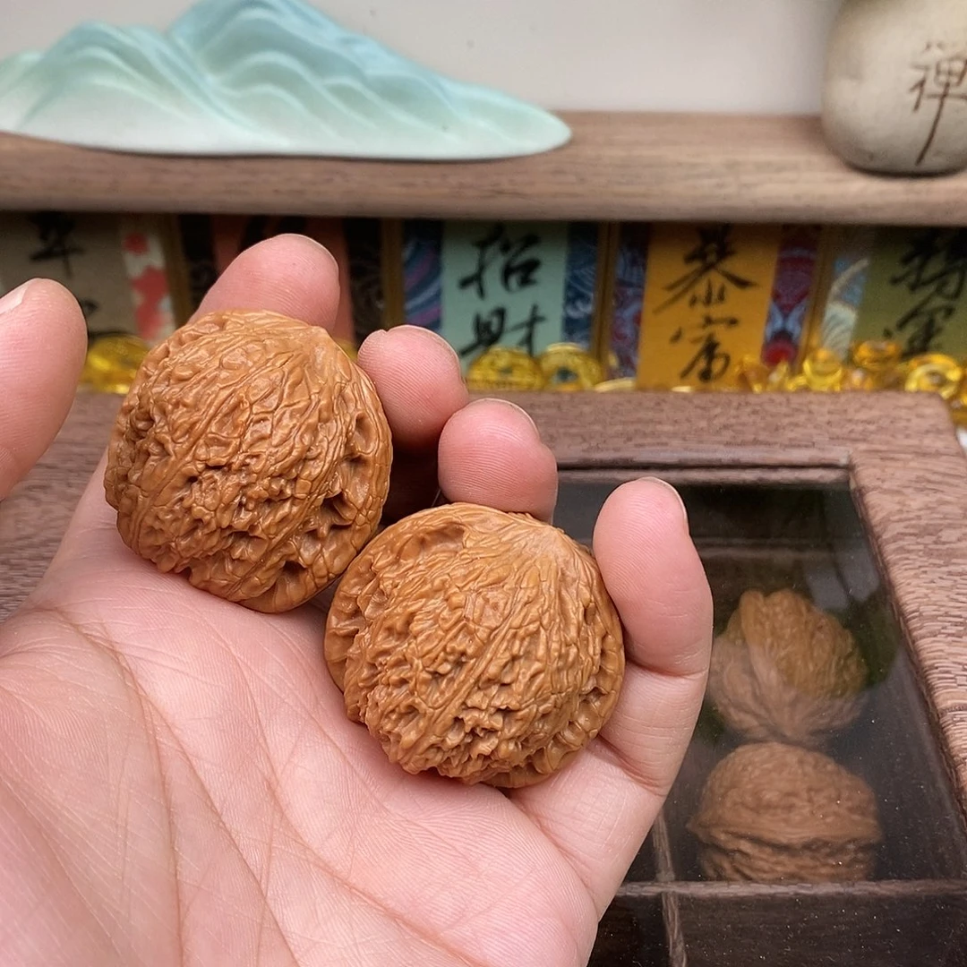 ζ***ι文玩核桃把件绣球01