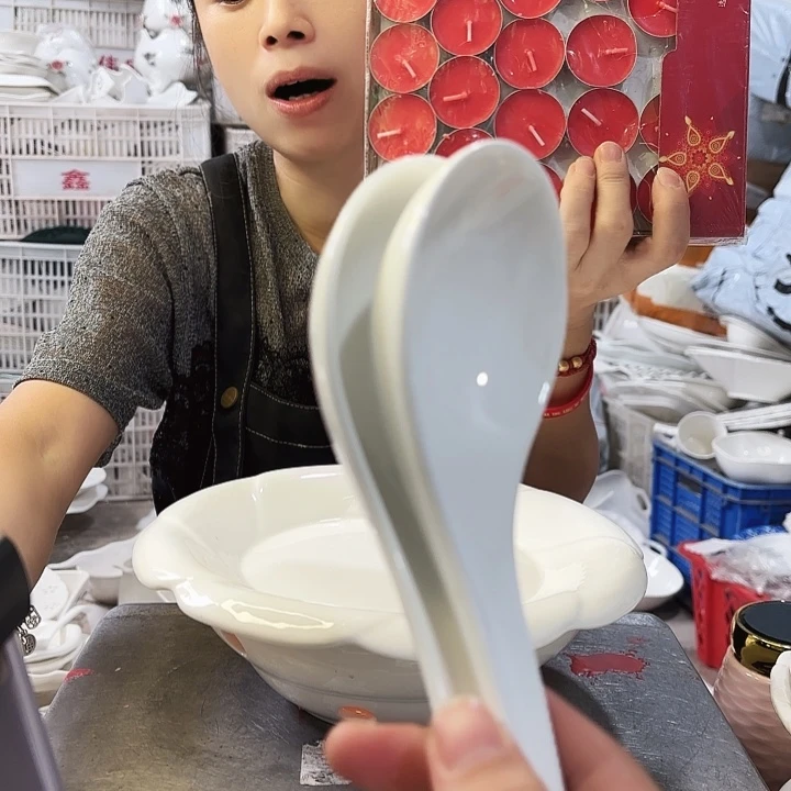 盘黑*蕾微瑕产品………汤勺两支