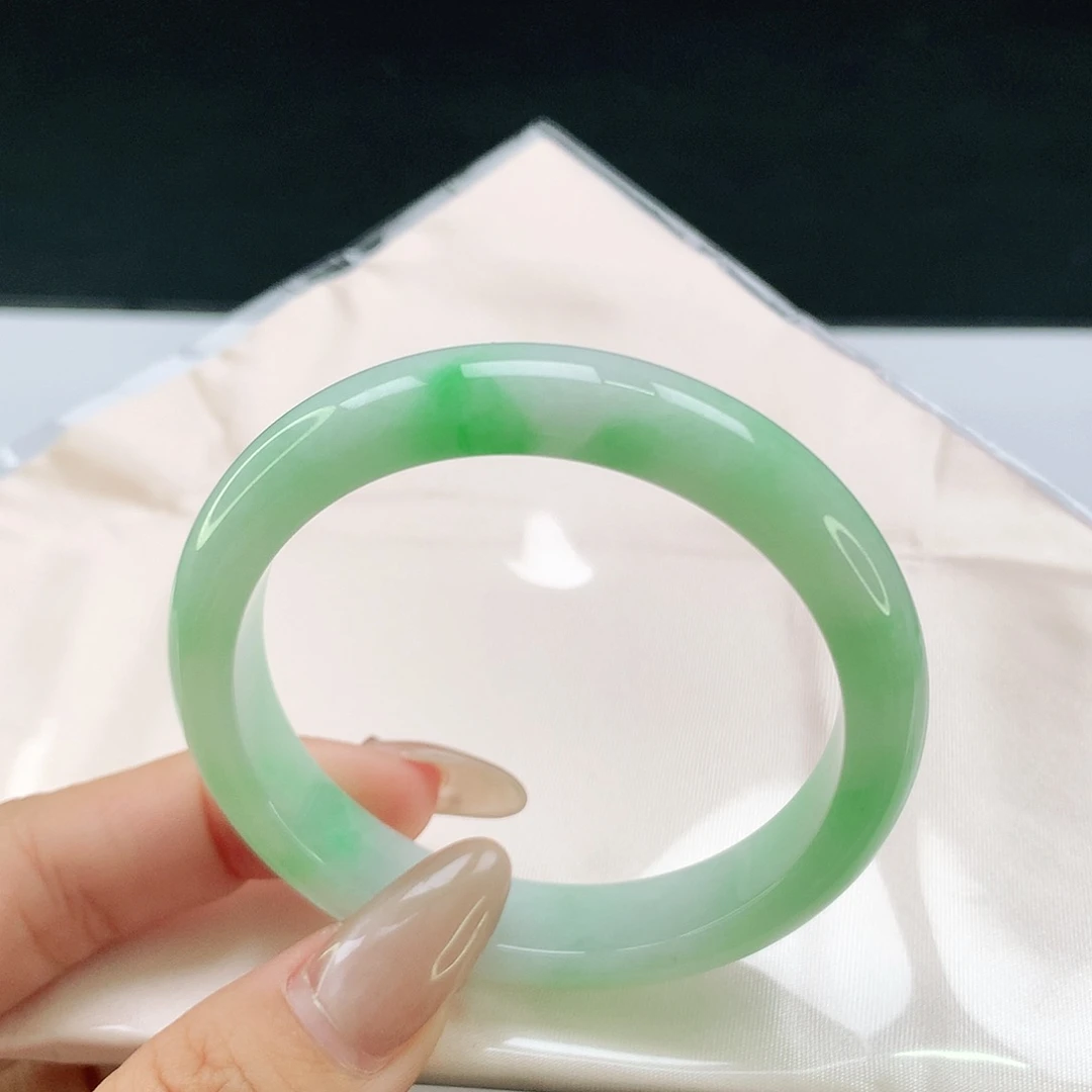 翡翠未镶嵌手镯8808