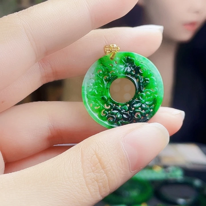 翡翠18K金镶嵌颈饰多样性