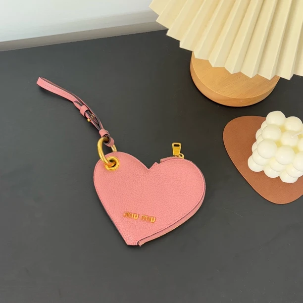 95新 MIU MIU/缪缪 粉色爱心零钱包sm