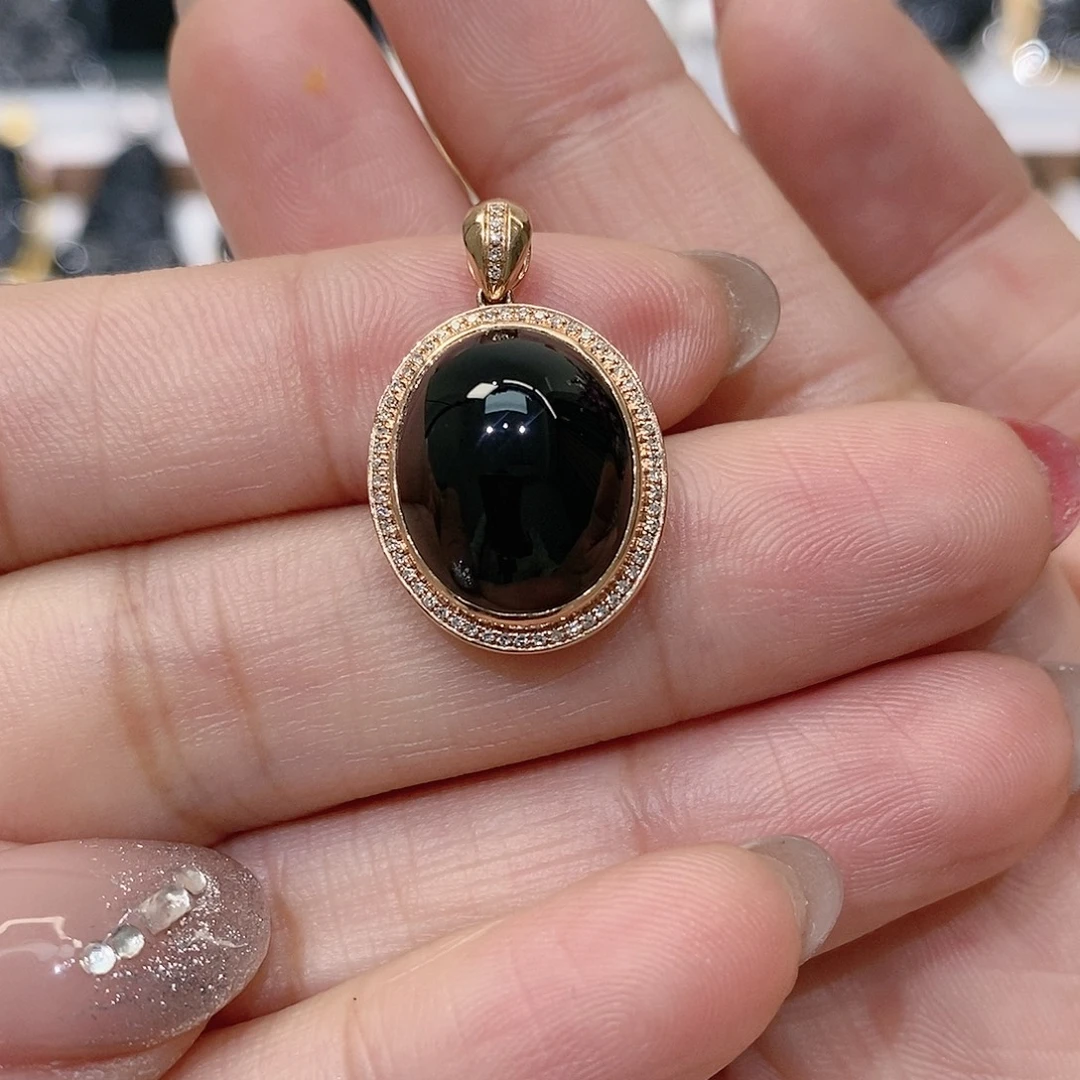 翡翠18K金镶嵌颈饰