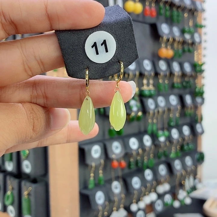 18K金镶嵌和田玉耳饰