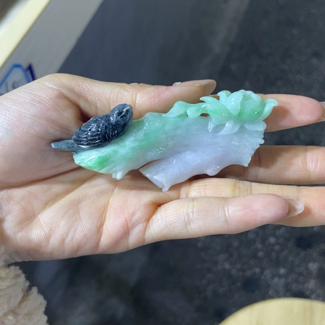 翡翠颈饰未镶嵌好看的翡翠富贵花