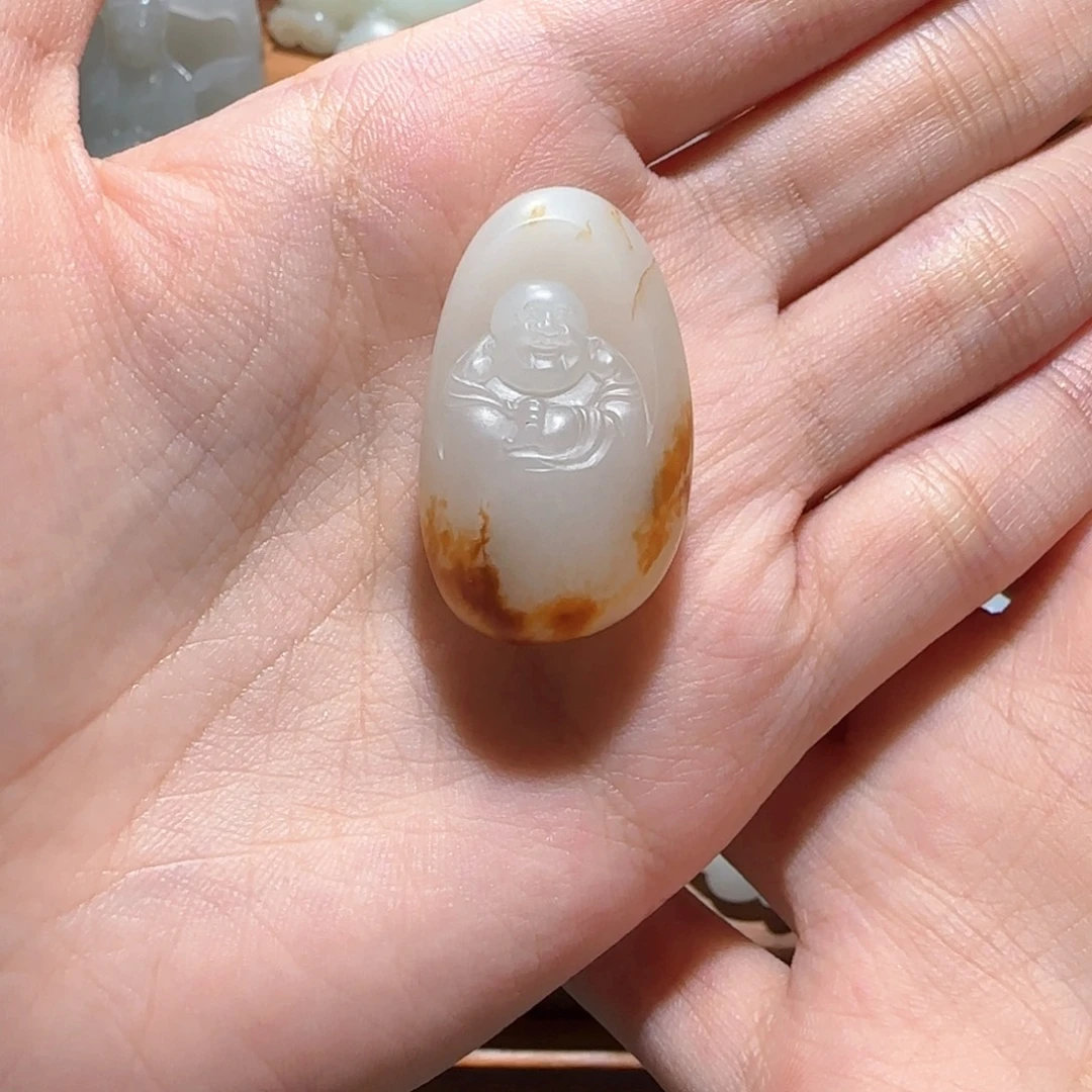 薇****和田玉未镶嵌颈饰