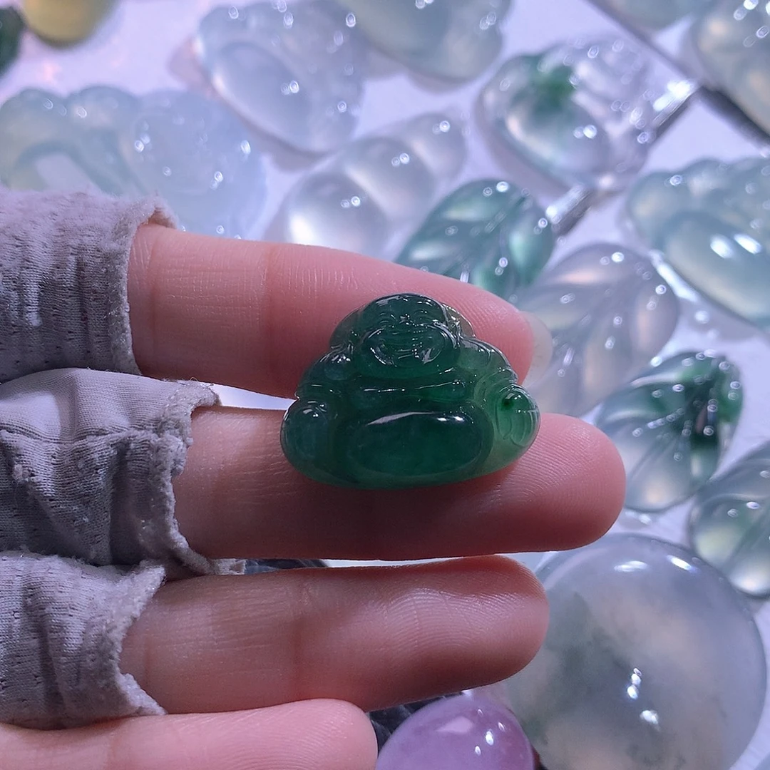 颈饰未镶嵌翡翠佛