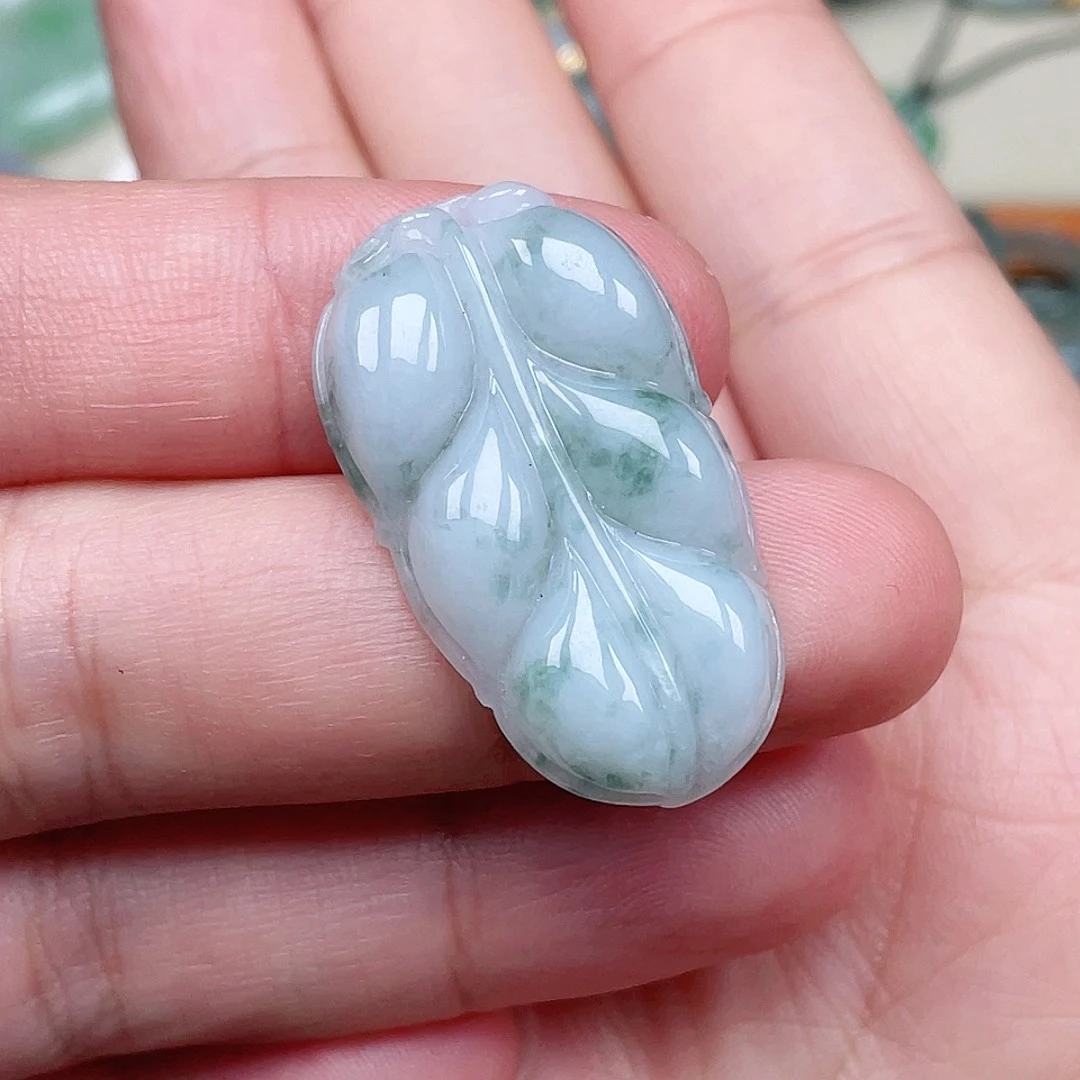 翡翠未镶嵌颈饰叶子