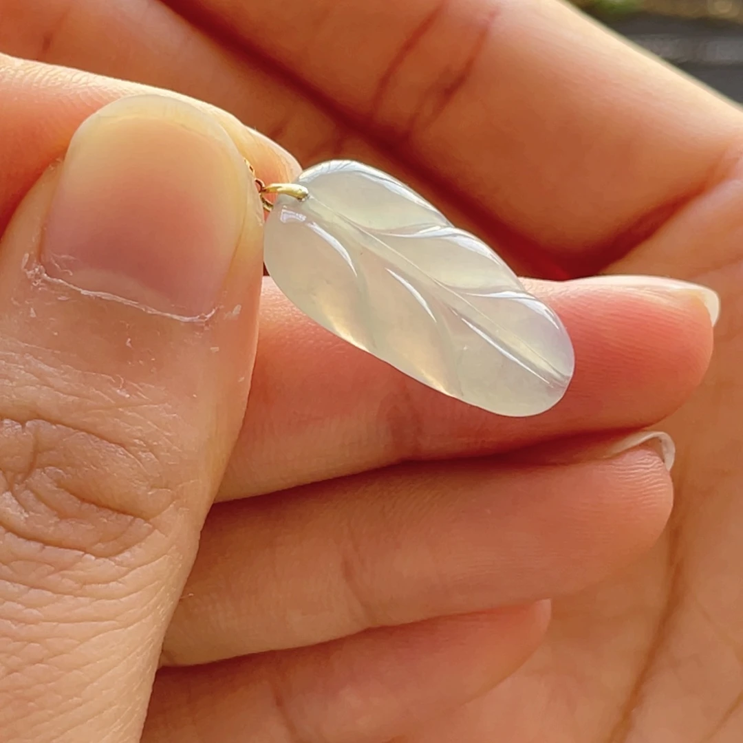 翡翠颈饰18K金镶嵌叶子