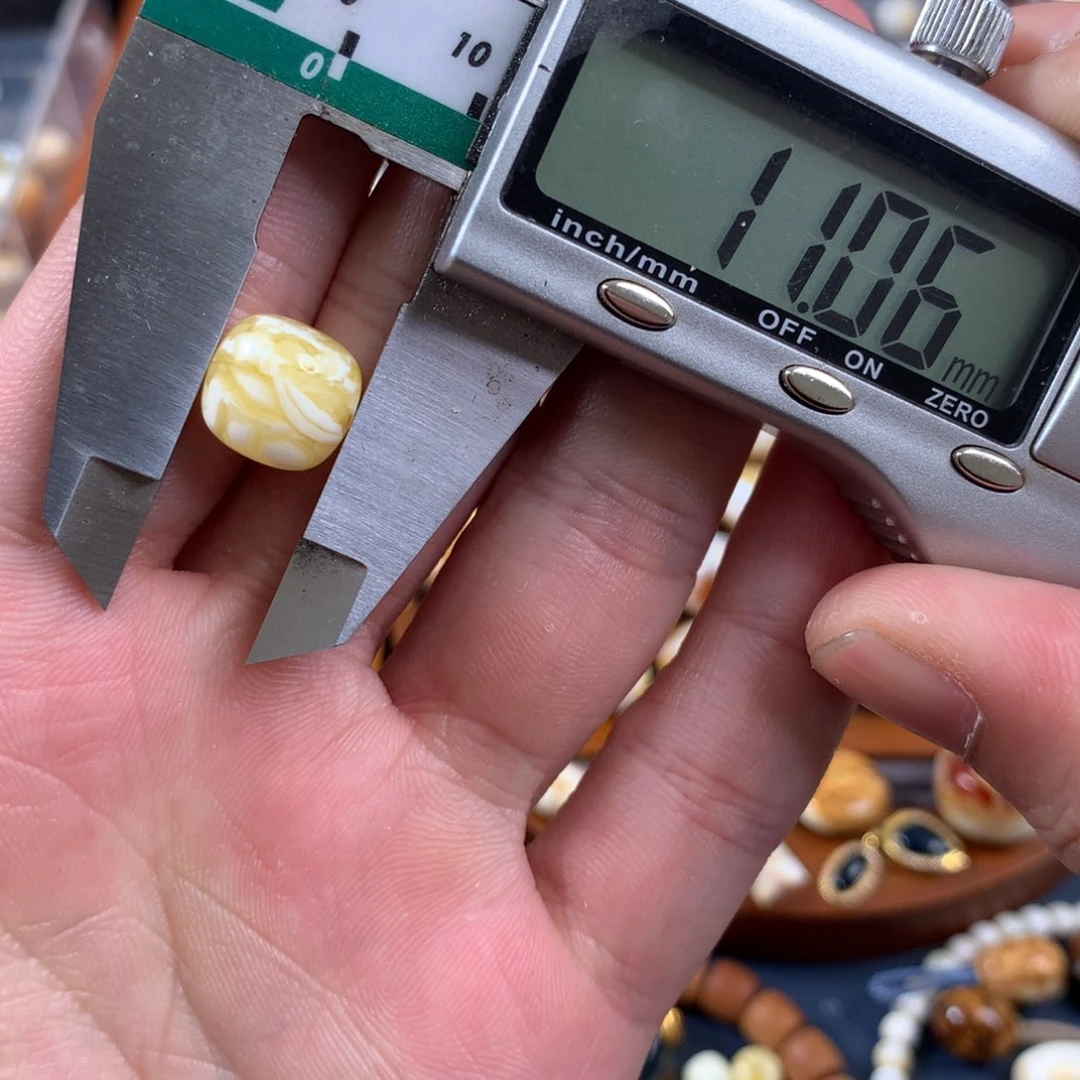 未镶嵌琥珀珠宝奇石