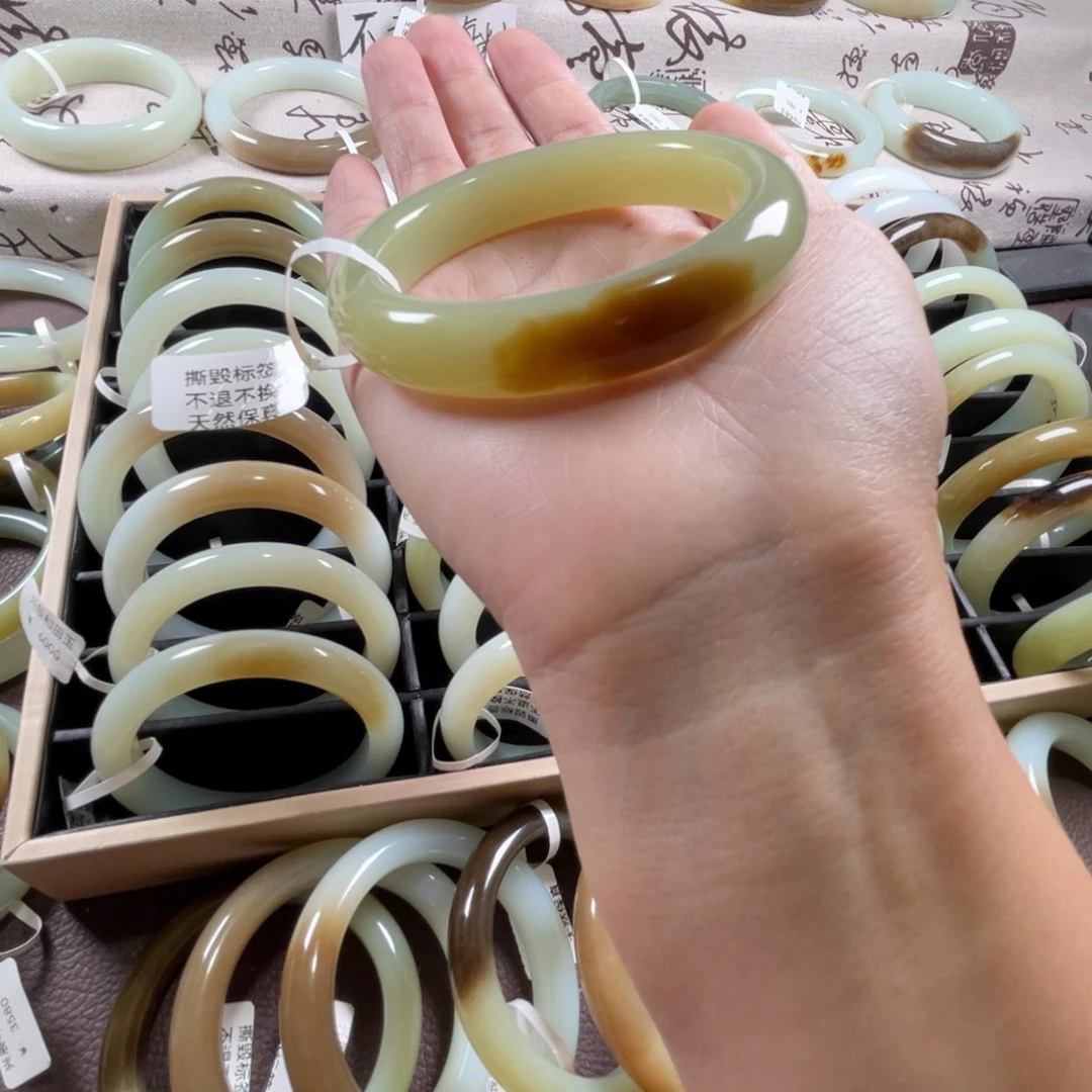 和田玉未镶嵌手镯