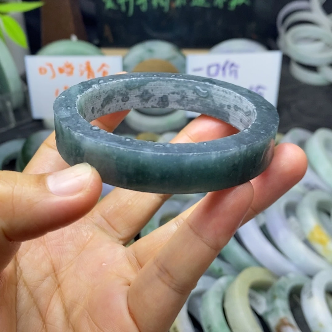 定制翡翠未镶嵌手镯