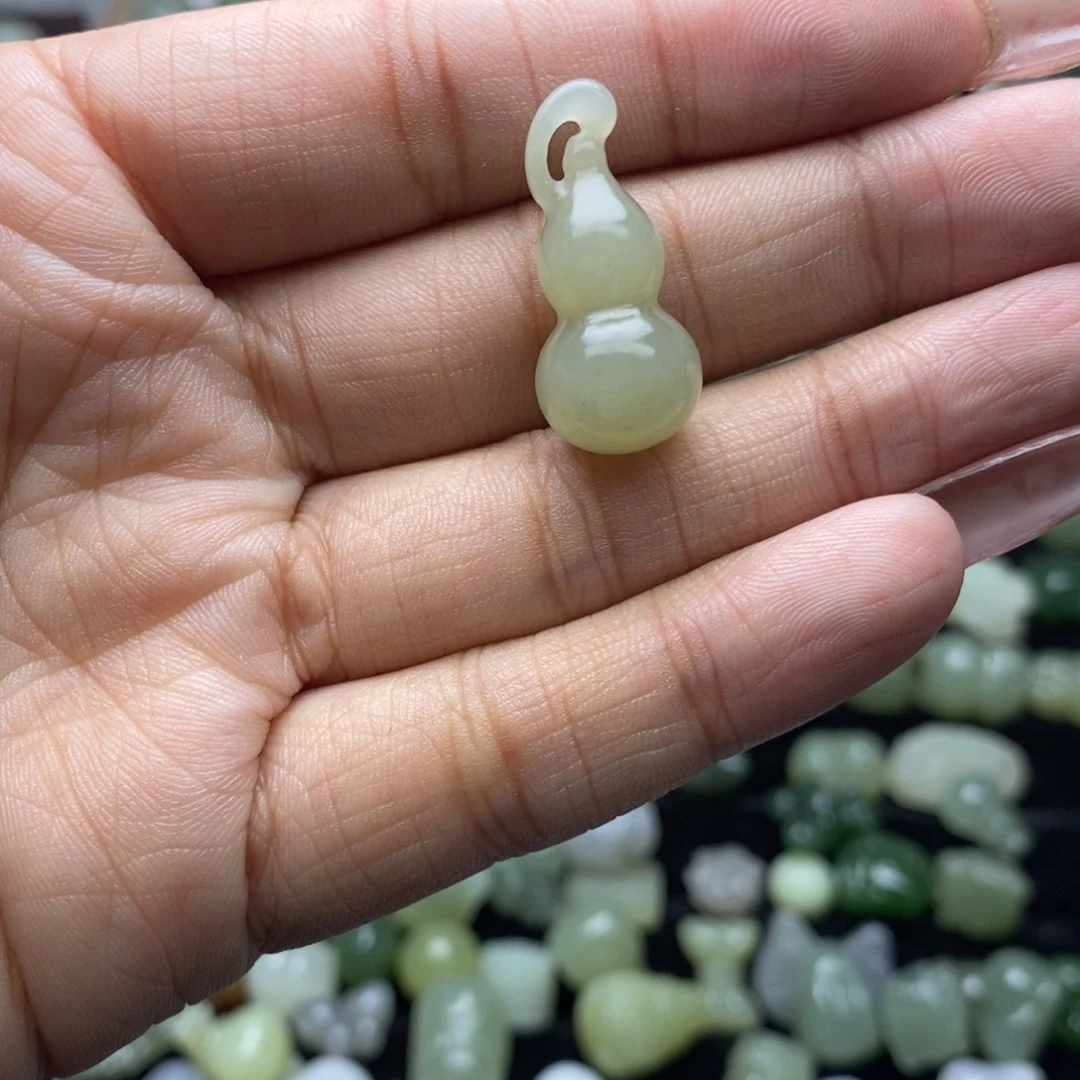 胖***帅和田玉未镶嵌颈饰