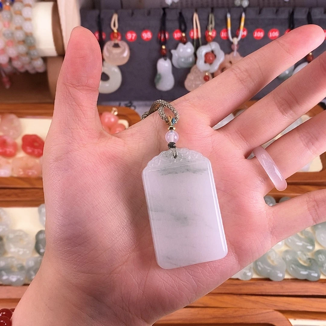 颈饰未镶嵌石英质玉C****n