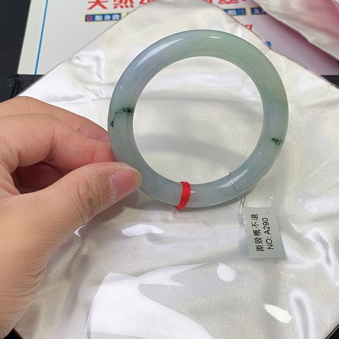 翡翠未镶嵌手镯（圆镯）