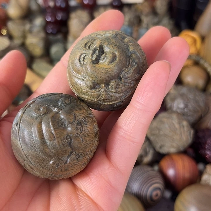 绿檀木雕刻财神手球