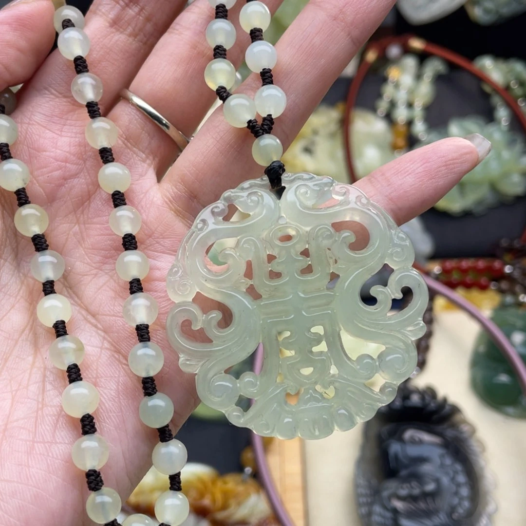 蛇纹石玉颈饰未镶嵌