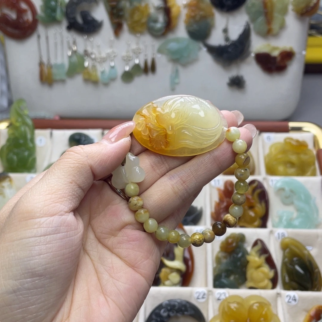 蛇纹石玉未镶嵌颈饰