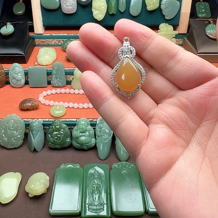 玛瑙/玉髓颈饰未镶嵌小***草