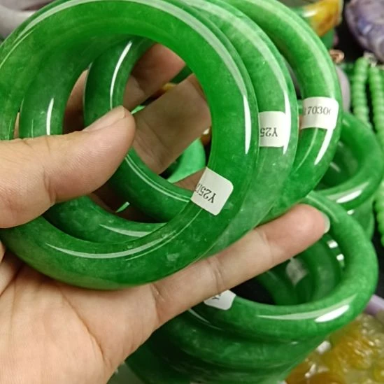 彩***乐翡翠未镶嵌颈饰翡翠