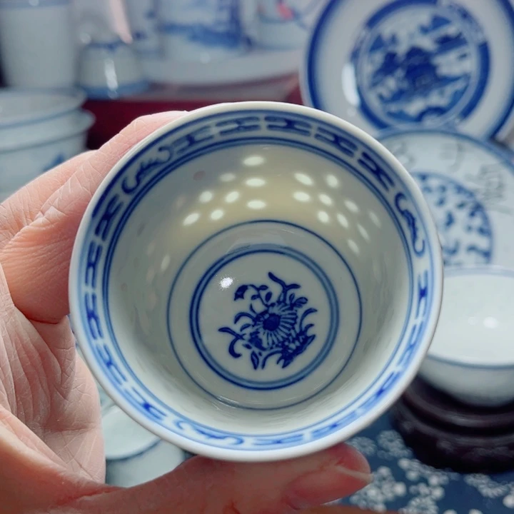 青花玲珑兰花二缸中玩玉底款