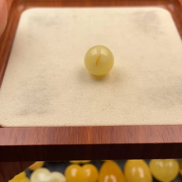 琥珀未镶嵌颈饰好