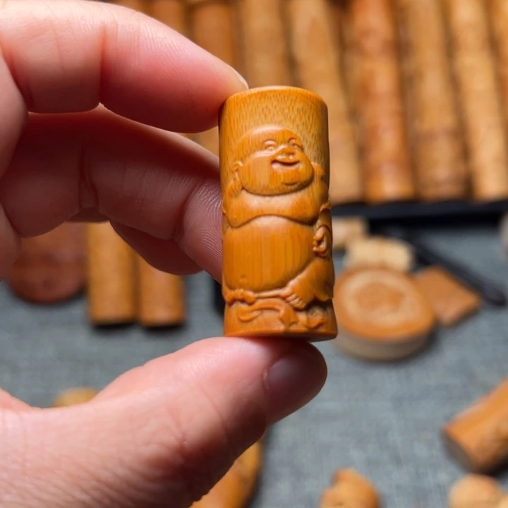 实心竹雕刻手把件