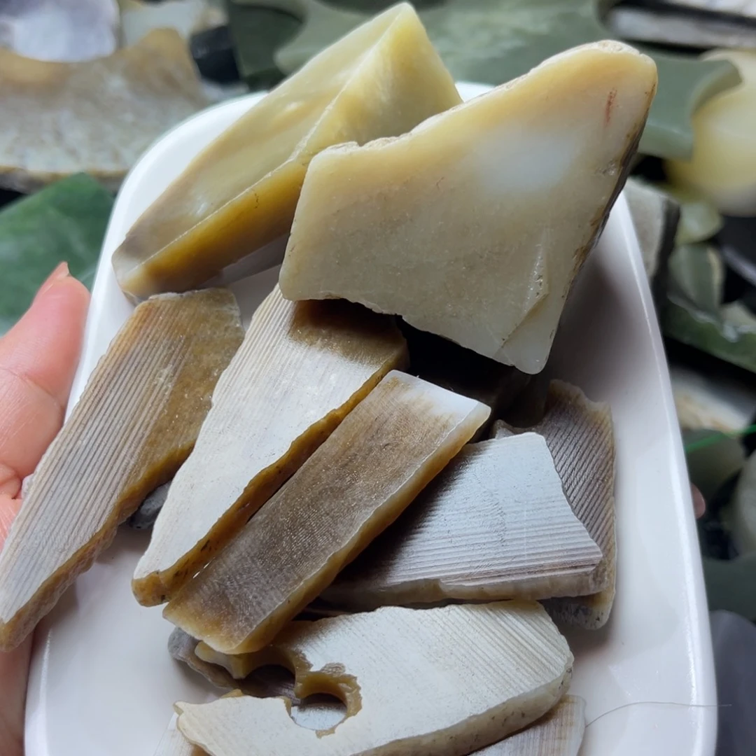 未镶嵌和田玉（糖玉）车挂