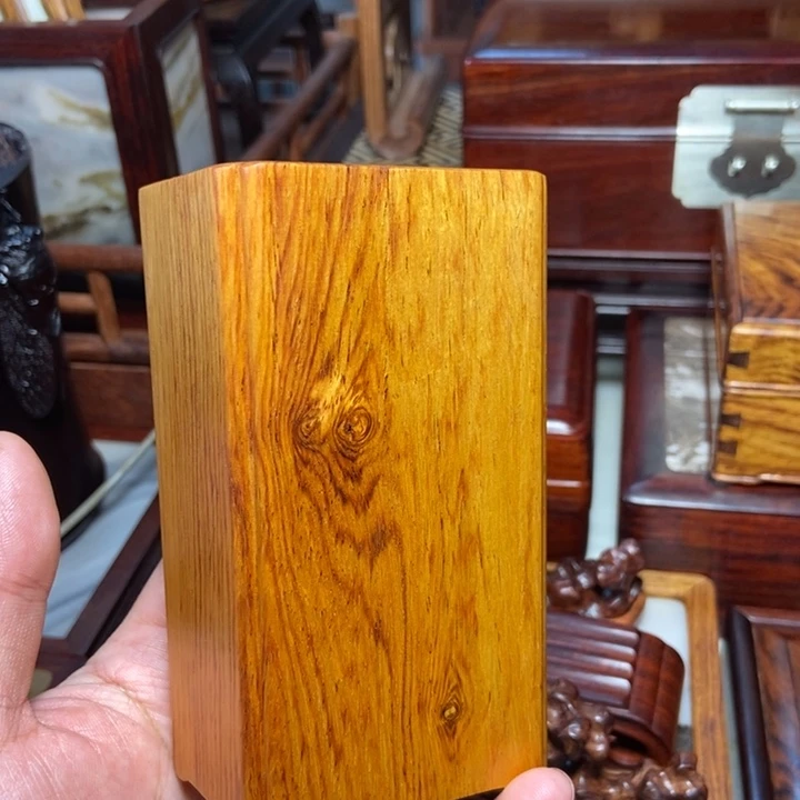 黄花梨/降香黄檀方笔筒