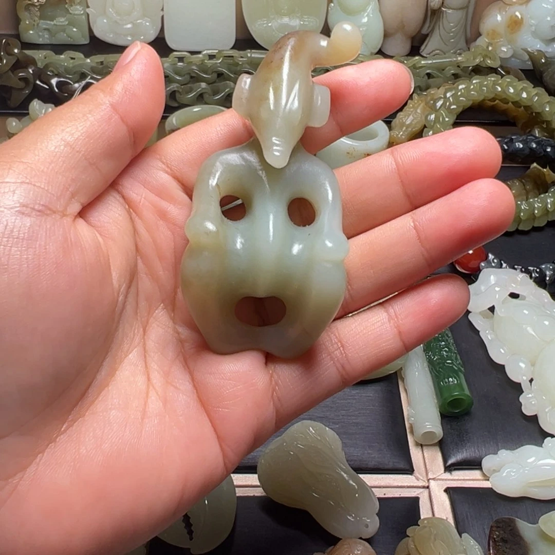 东***风和田玉（糖玉）未镶嵌颈饰