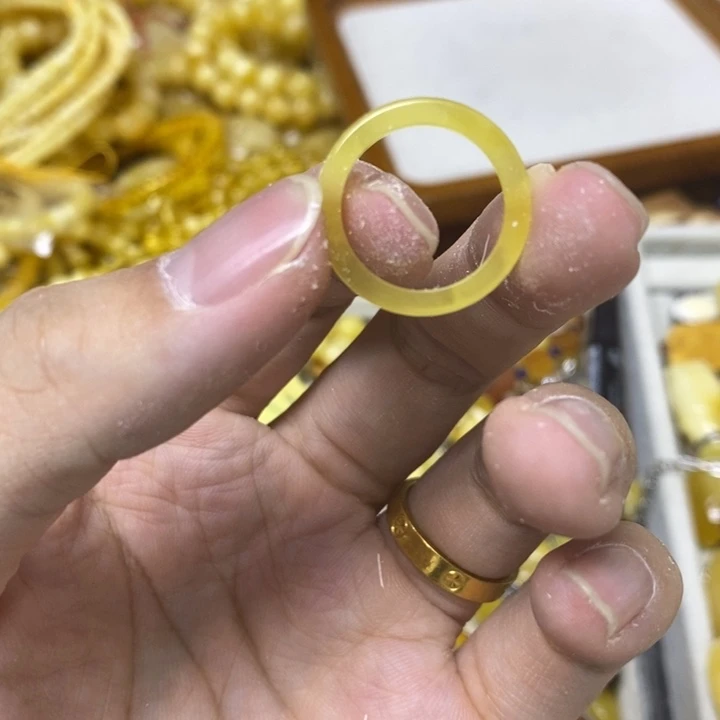 蜜蜡未镶嵌裸石跑环