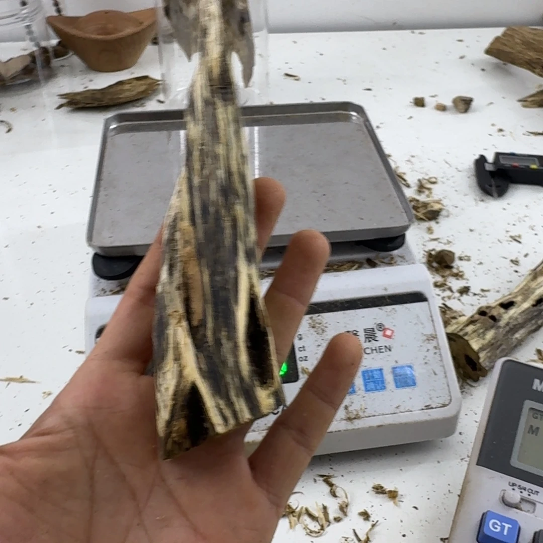 沉香碎屑沉香绿绮楠沉香58k