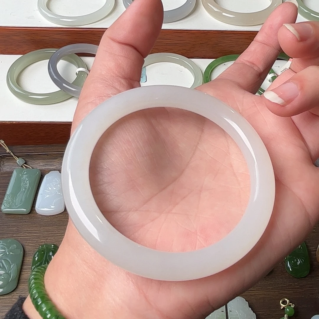 妙****和田玉未镶嵌手镯