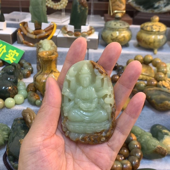 如***意岫岩河磨玉（透闪石质玉）未镶嵌把件