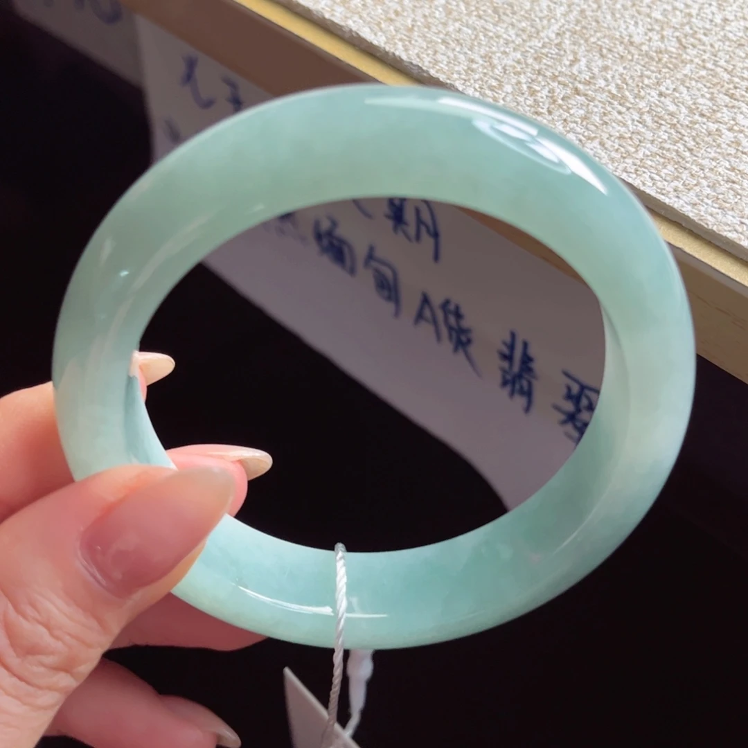 未镶嵌手镯翡翠手镯