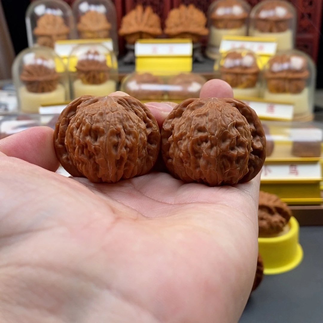 文玩核桃吊坠山地磨，全品，尺寸41