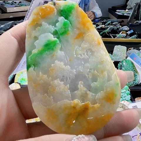 颈饰未镶嵌翡翠一个